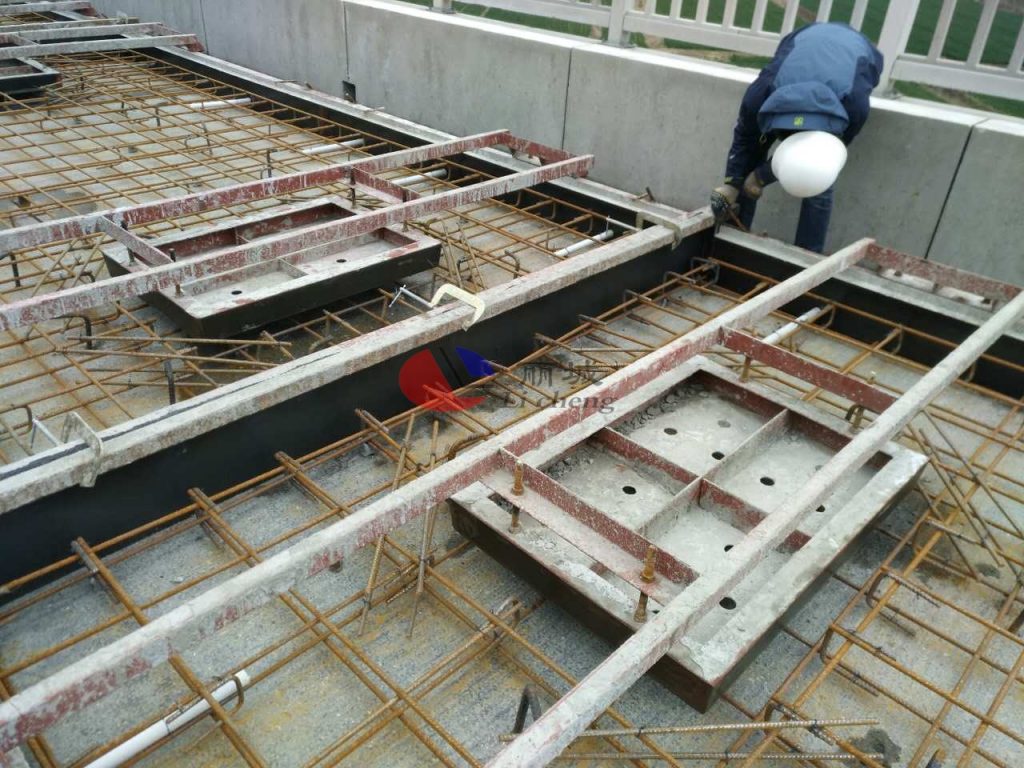 預(yù)制護(hù)欄鋼模具澆筑安裝工藝要點